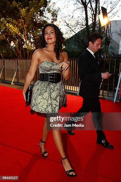 Actress Barbara Mori walks through the red carpet of 2010 Ariel Awards at Sala Nezahualcoyotl on April 13, 2010 in Mexico City, Mexico. Premio Ariel...