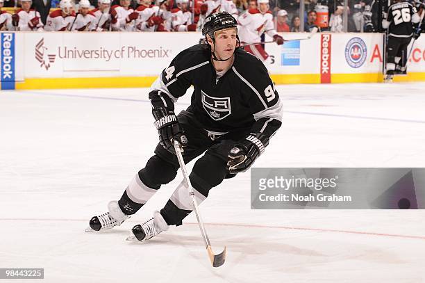 Ryan Smyth of the Los Angeles Kings looks for the puck against the Phoenix Coyotes on April 8, 2010 at Staples Center in Los Angeles, California.