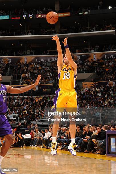 Sasha Vujacic of the Los Angeles Lakers shoots during a game against the Sacramento Kings at Staples Center on April 13, 2010 in Los Angeles,...