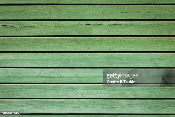 green olive old painted wooden background - parquet cloué photos et images de collection