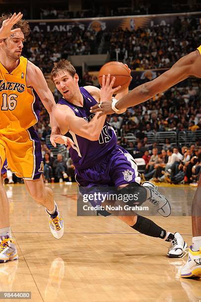 Beno Udrih of the Sacramento Kings goes hard to the hoop against Pau Gasol of the Los Angeles Lakers at Staples Center on April 13, 2010 in Los...