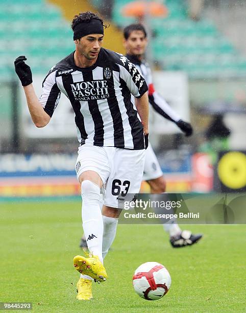 Marcelo Larrondo of Siena in action during the Serie A match between AC Siena and AS Bari at Stadio Artemio Franchi on April 11, 2010 in Siena, Italy.