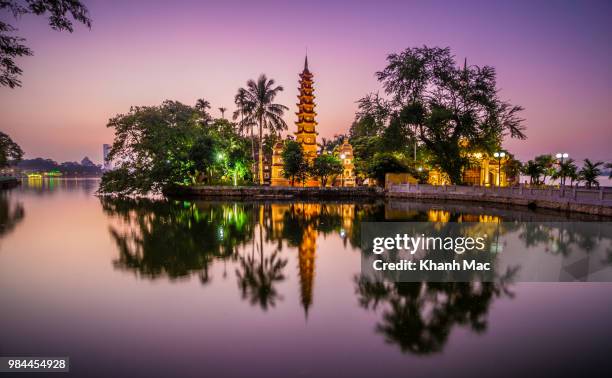 the tran quoc pagoda in vietnam. - hanoi fotografías e imágenes de stock