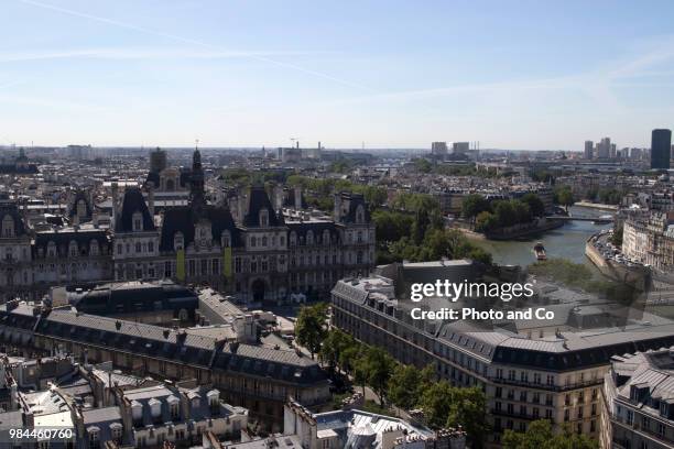 paris skyline - rathaus von paris stock-fotos und bilder