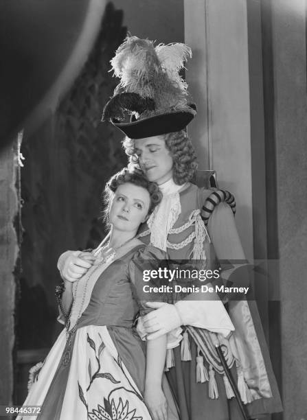 Performance of Mozart's opera 'Cosi Fan Tutte' by the Sadler's Wells Opera Company at the Prince's Theatre in London, 1945. Margaret Ritchie plays...