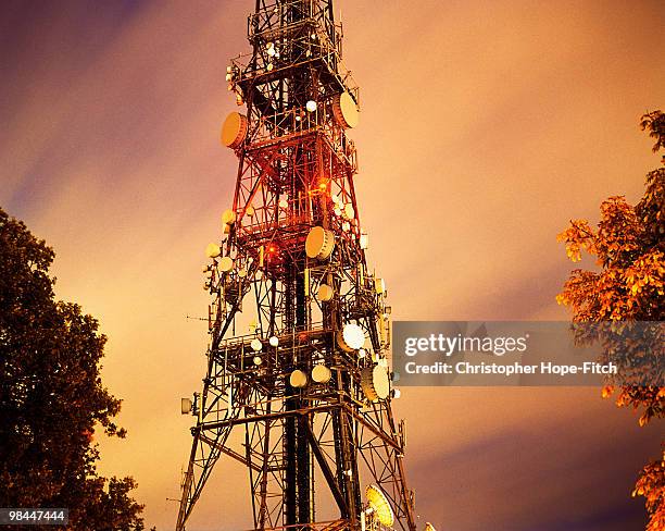 croydon mast at night - communication tower stock pictures, royalty-free photos & images