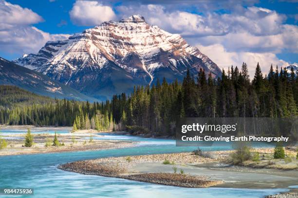 mount kerkeslin - montanhas rochosas canadianas imagens e fotografias de stock