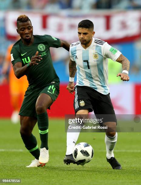 Kelechi Iheanacho of Nigeria challenges Ever Banega of Argentina during the 2018 FIFA World Cup Russia group D match between Nigeria and Argentina at...