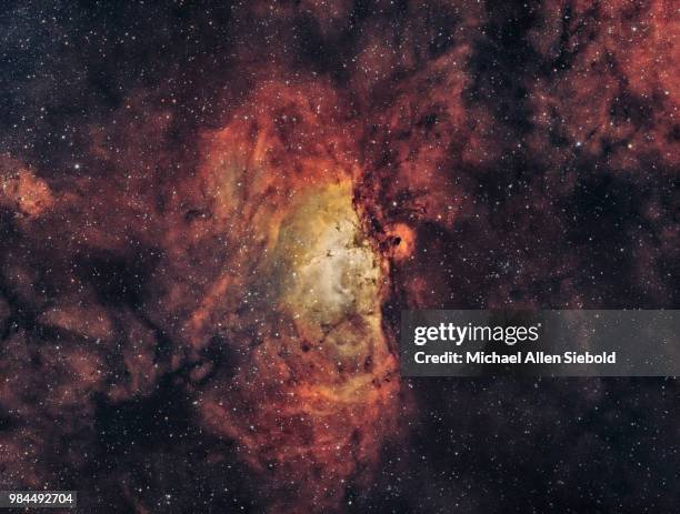 eagle or star queen nebula (m16) - nebulosa del águila fotografías e imágenes de stock