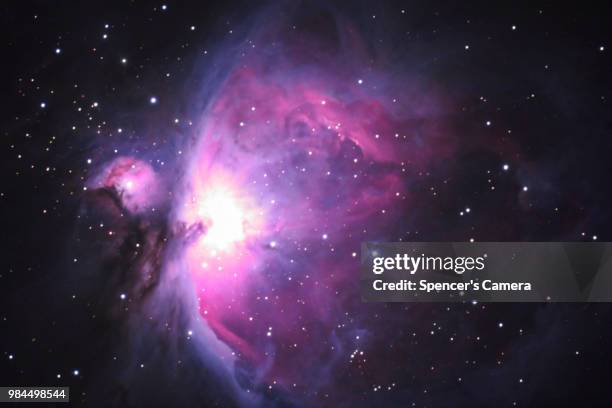 orion m42 - nebulosa del águila fotografías e imágenes de stock
