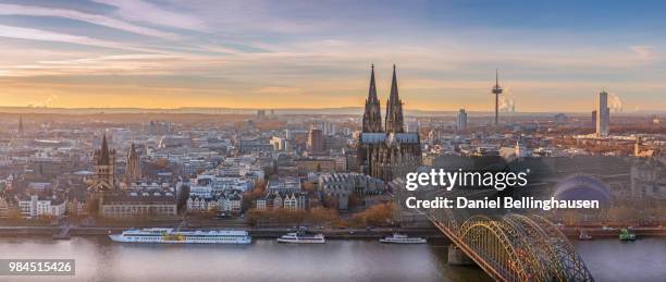 cologne cityscape - colonia renania fotografías e imágenes de stock