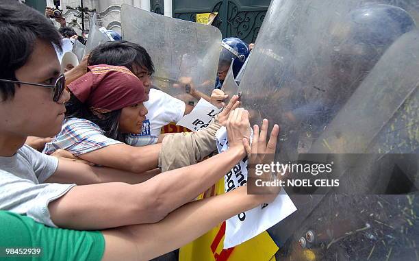 Hacienda Luisita farmers along with student activists scuffle with policemen during a rally near the house of presidential candidate and senator...