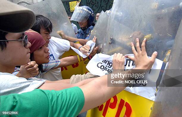 Hacienda Luisita farmers along with student activists scuffle with policemen during a rally near the house of presidential candidate and senator...