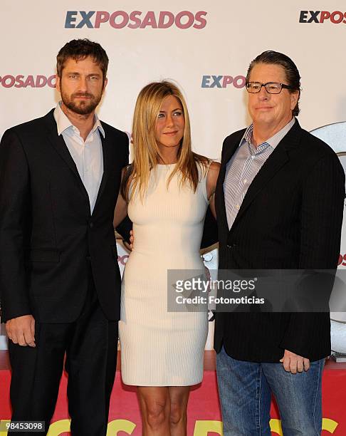 Actor Gerard Butler, actress Jennifer Aniston and director Andy Tennant attend 'Exposados' photocall, at the Villamagna Hotel on March 30, 2010 in...
