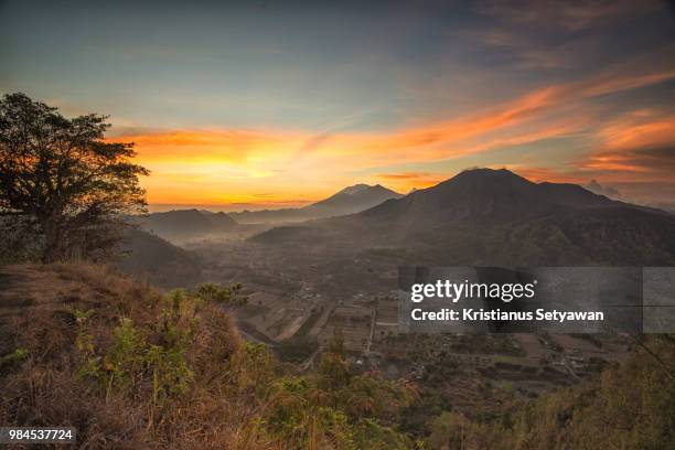 sunrise at pinggan village, kintamani, bali - kintamani stock pictures, royalty-free photos & images