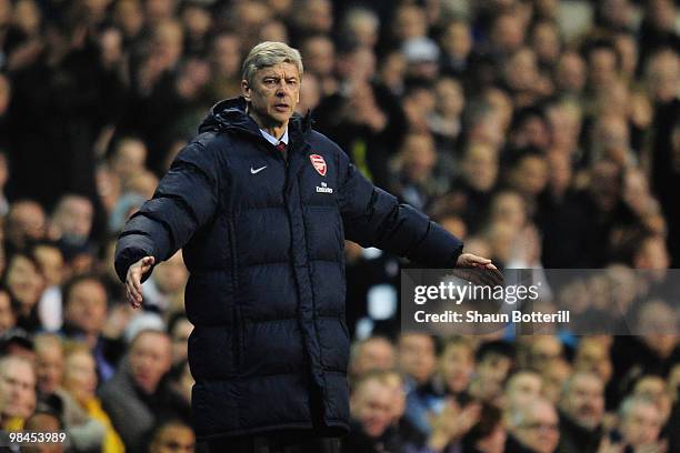 Manager of Arsenal Arsene Wenger looks dejected during the Barclays Premier League match between Tottenham Hotspur and Arsenal at White Hart Lane on...