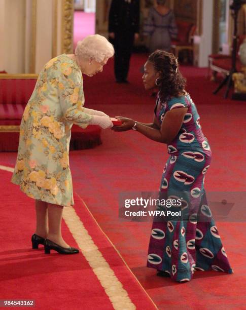 Ms Chikondi Violet Mlozi from Malawi receives her Young Leaders Award from Queen Elizabeth II during the Queen's Young Leaders Awards Ceremony at...