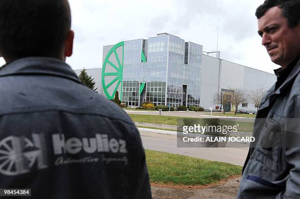 This file picture taken on March 31, 2010 in Cerizay, western France, shows employees of the Heuliez factory chatting after Turkish investor Alphan...