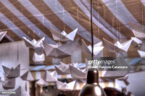 paper boats - catanzaro foto e immagini stock