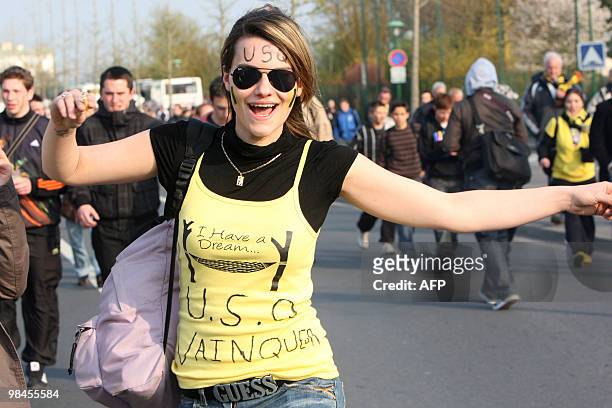 Supporters of French Fourth division Quevilly football club wave as they arrive near the Ornano stadium on April 14, 2010 in Caen, northwestern...