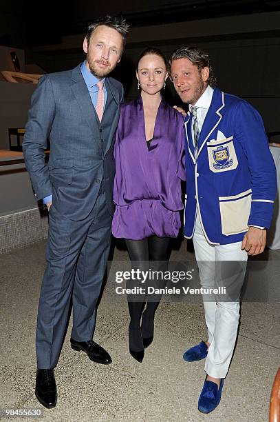 Alasdhair Willis, Stella McCartney and Lapo Elkann attend the Stella McCartney And Established & Sons Dinner on April 14, 2010 in Milan, Italy.