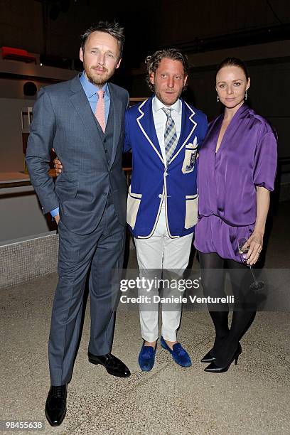 Alasdhair Willis, Lapo Elkann and and Stella McCartney attend the Stella McCartney And Established & Sons Dinner on April 14, 2010 in Milan, Italy.