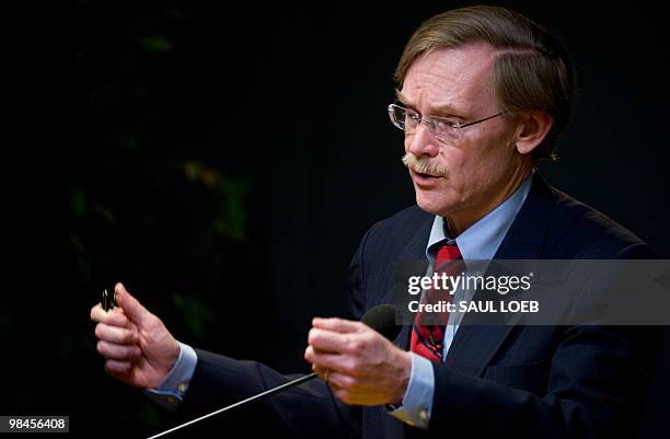 Robert Zoellick, president of the World Bank, speaks on the economy at the Woodrow Wilson Center in Washington, DC, April 14, 2010. AFP PHOTO / Saul...