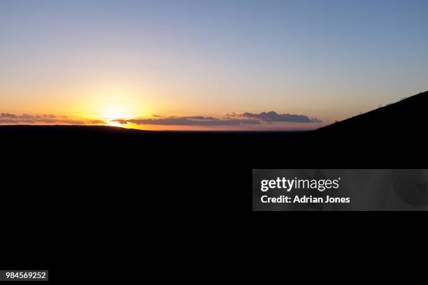 goodnight ivinghoe beacon - ivinghoe beacon stock pictures, royalty-free photos & images