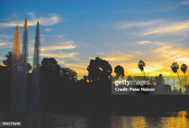 evening stroll in echo park - peter nelson fotografías e imágenes de stock