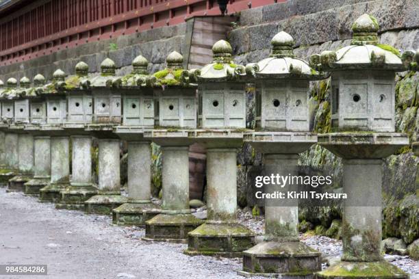 row of japanese lanterns in nikko - nikko city stockfoto's en -beelden