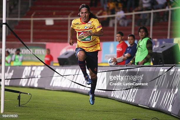 Morelia's Hugo Droguett celebrates after scoring a goal in a 2010 Bicentenary Mexican Championship soccer match between Monarcas Morelia and Jaguares...