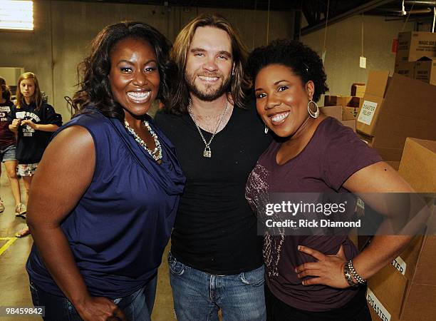 Former American Idol's Mandissa, Bo Bice and Melinda Doolittle participate in the "Idol Gives Back" Volunteer Program at the Second Harvest Food Bank...