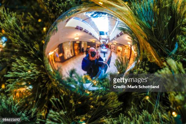 yuletide selfie - schottland stock pictures, royalty-free photos & images