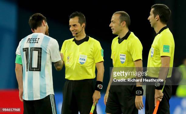 Lionel Messi of Argentina sahkes hands with linesmen Bahattin Duran, Tarik Ongun and Referee Cuneyt Cakir during the 2018 FIFA World Cup Russia group...