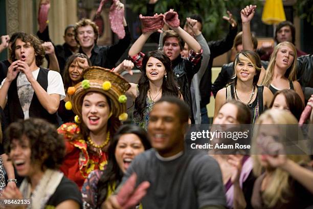 Eat To The Beat" - Alex and new friend Stevie ask Justin, as student body president, to bring lunchtime concerts to their school, but after he...