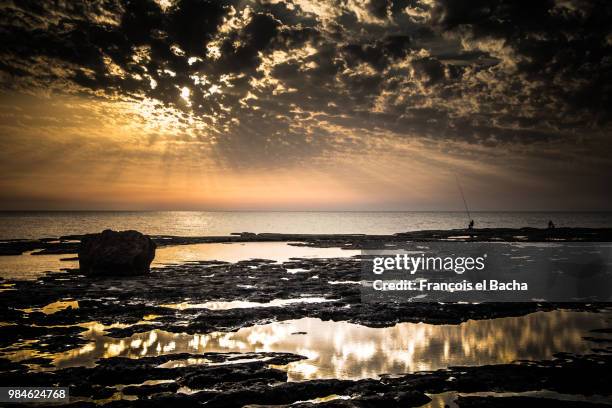 byblos, coucher du soleil - coucher de soleil fotografías e imágenes de stock