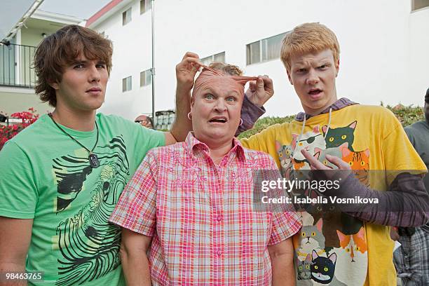 Plunk Hunting" - Zeke and Luther set out to retrieve Nana's wig from neighborhood bullies the Plunk brothers, after they steal it from Nana's front...