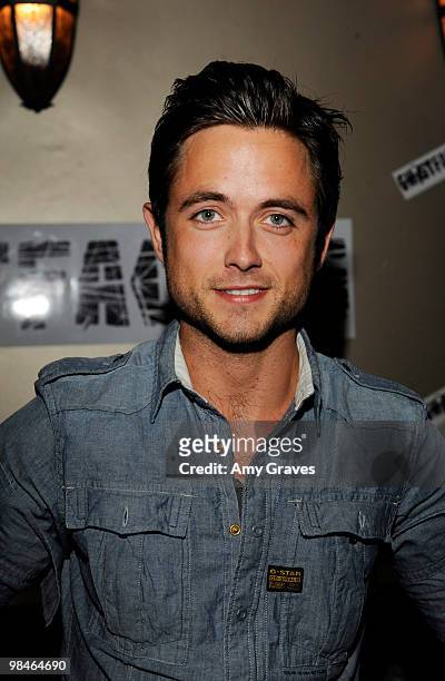 1,091 Justin Chatwin Photos & High Res Pictures - Getty Images