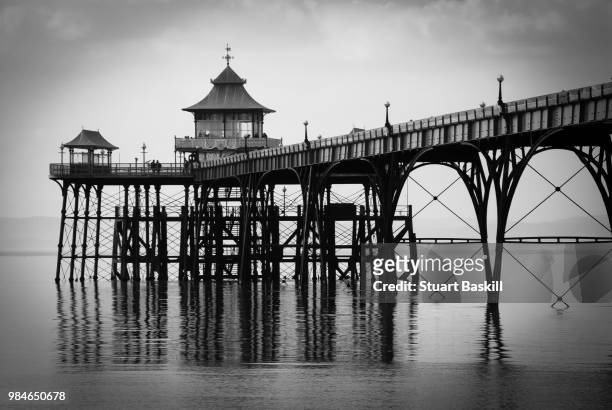 clevedon pier, somerset,uk - clevedon pier stockfoto's en -beelden