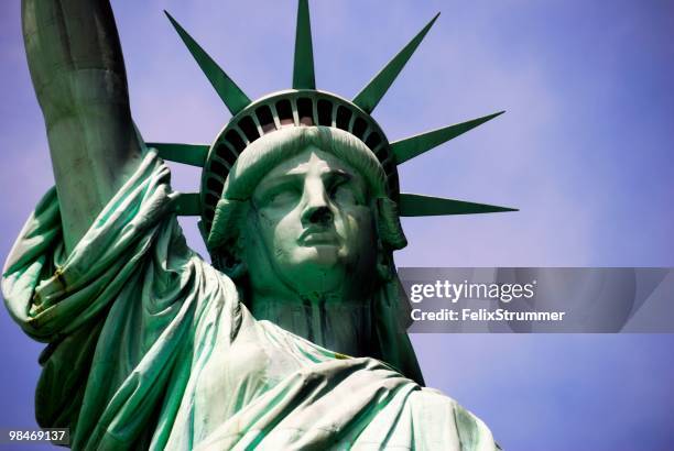 statue of liberty close up - statue of liberty close up stock pictures, royalty-free photos & images