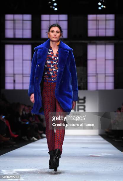 The model Romina Brennecke presents a creation by the label Riani during the Mercedes Benz Fashion Week at the ewerk in Berlin, Germany, 16 January...