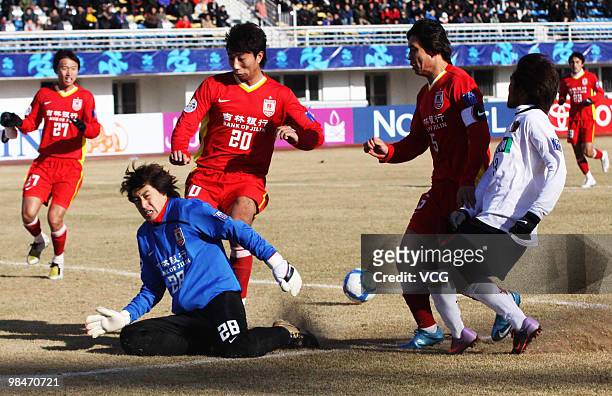Goalkeeper Mi Tianhe of China Changchun Yatai in action during the AFC Champions League match between Changchun Yatai and Kashima Antlers on April...