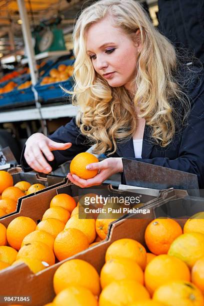 shopping at the outdoor food market - paul piebinga stock pictures, royalty-free photos & images