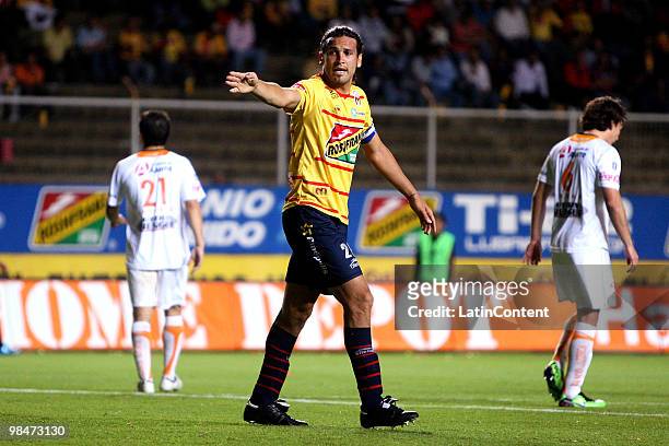 Morelia's player Mauricio Romero reacts during the match against Jaguares as part of the 2010 Bicentenary Tournament in the Mexican Football League...