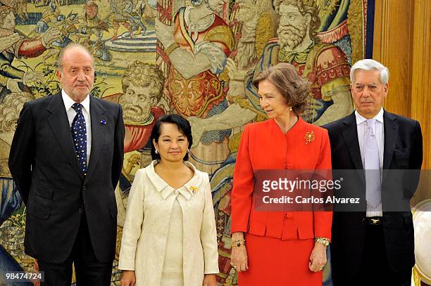 King Juan Carlos of Spain, Philippines President Gloria Macapagal Arroyo, Queen Sofia of Spain and Peruvian writer Mario Vargas Llosa attend "Don...