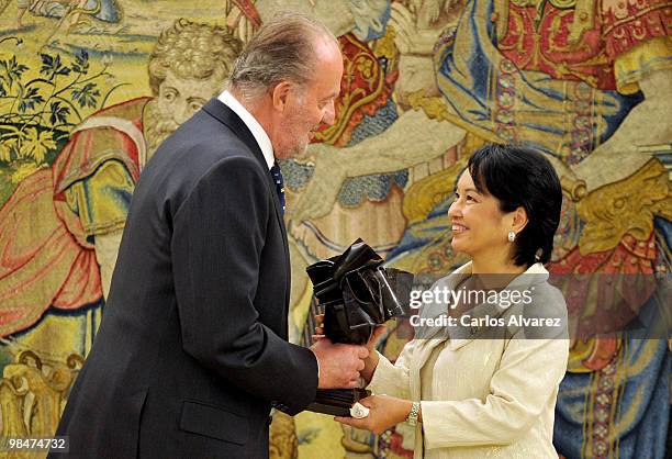 Philippines President Gloria Macapagal Arroyo receives "Don Quijote de la Mancha" International award from King Juan Carlos of Spain at the Zarzuela...