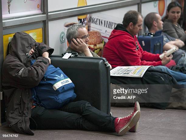 Passengers wait after the cancellation of flights at Arlanda Airport outside Stockholm, on April 15, 2010. Sweden's airspace will shut by 2000 GMT...