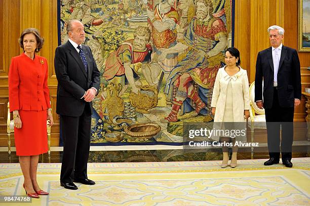 Queen Sofia of Spain, King Juan Carlos of Spain, Philippines President Gloria Macapagal Arroyo and Peruvian writer Mario Vargas Llosa attend "Don...