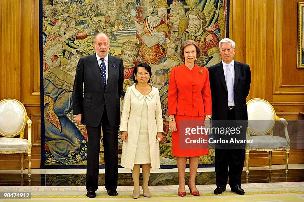 King Juan Carlos of Spain, Philippines President Gloria Macapagal Arroyo, Queen Sofia of Spain and Peruvian writer Mario Vargas Llosa attend "Don...