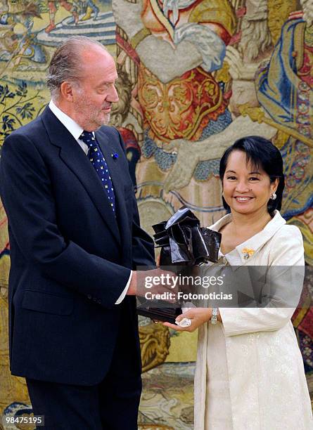 King Juan Carlos of Spain delivers 'Don Quijote De La Mancha' International Award to President of Philippines Gloria Macapagal Arroyo, at Zarzuela...